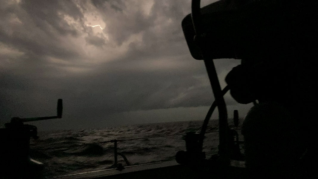 onweer-3 sailing_into_the_cannel