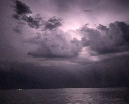 onweer-4 sailing_into_the_cannel