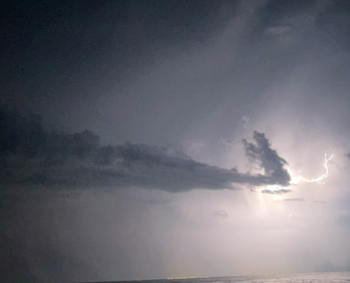 onweer-5 sailing_into_the_cannel