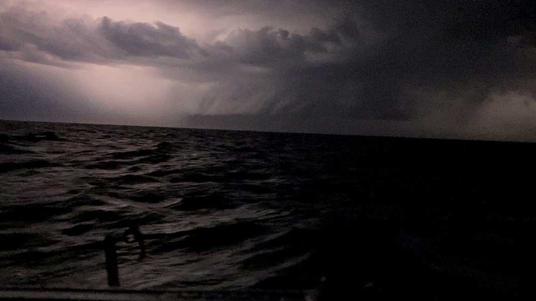 onweer-6 sailing_into_the_cannel